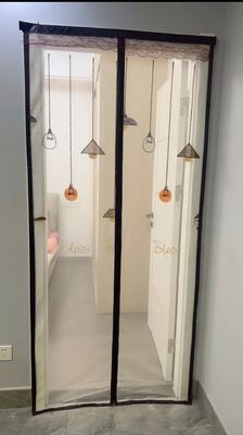 Cortina de puerta de malla magnética popular para puertas y ventanas respirable y funcional en colorido